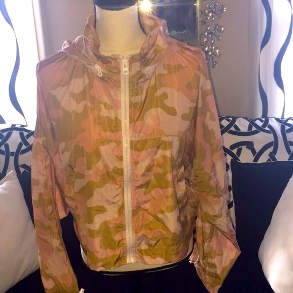 Windbreaker w/Hoodie - Picture 3 of 5